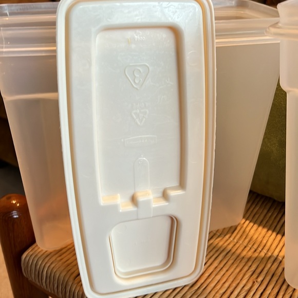 Bundle 2 Rubbermaid Servin Savers- EC SFH - Picture 4 of 9